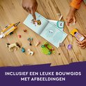 Des enfants construisent l'ensemble de remorque à chevaux LEGO Friends avec un livret d'instructions.