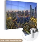 MuchoWow® Glasschilderij 30x20 cm - Schilderij acrylglas - De skyline van de Dubai Marina in de schemering - Foto op glas - Schilderijen