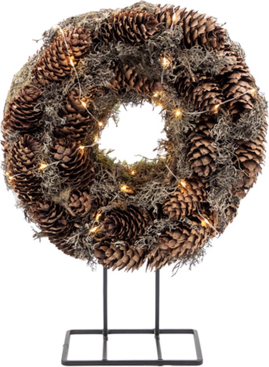 Foto: Krans led verlichting bruin d33cm x b13cm x h42cm dennenappel op zwarte metalen standaard herfst winter kerstkrans woondecoratie sfeer natuurlijke materialen