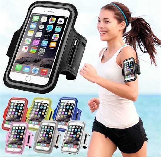 Vrouw met sportarmband met telefoon, omringd door telefoonarmbanden in diverse kleuren.