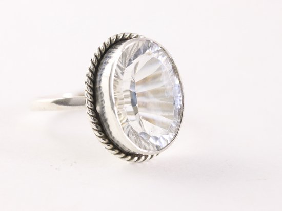 Bewerkte zilveren ring met bergkristal - maat 19.5