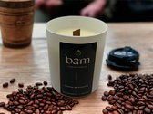 BAM kaarsen -Coffee Macchiato geurkaars met houten wiek in een wit potje - op basis van zonnebloemwas - cadeautip - geschenk - vegan