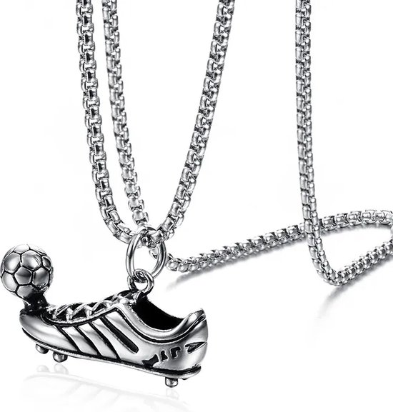 Zilverkleurige ketting met voetbalschoen en voetbal hanger.
