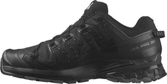 Zwarte Salomon XA PRO 3D GTX wandelschoen, op een witte achtergrond.