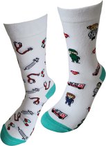 2 PAAR - Verjaardag cadeau - Medicijn sokken - Dokter sokken - Mismatch Sokken - Leuke sokken - Vrolijke sokken - Luckyday Socks - Zuster sokken- Verpleging Sokken - Socks waar je Happy van wordt - Maat 36-41