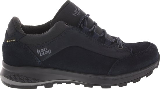Donkerblauwe Hanwag wandelschoen met suède en leer. GORE-TEX logo op de zijkant.
