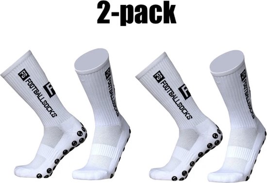 Lot de 2 chaussettes de sport blanches avec des crampons antidérapants noirs sous le pied et le texte "FOOTBALL SOCKS".