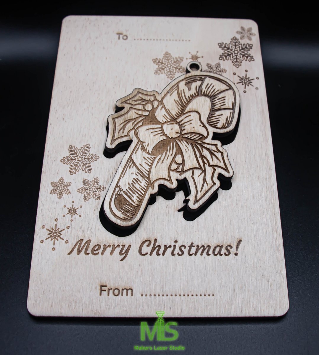 kerstkaart/ houten kerstkaart/kerstkaarten/ gepersonaliseerde kerstkaarten/ gepersonaliseerd cadeau/kerstkaart met kerstornament/ kerst staf