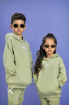 OVERSIZED HOODIE & TAPERED SKINNY JOGGERS SET IN EARTH GREEN JOGGINGPAK GROEN KIND KINDERMODE HERFST WINTER maat 110 uniseks