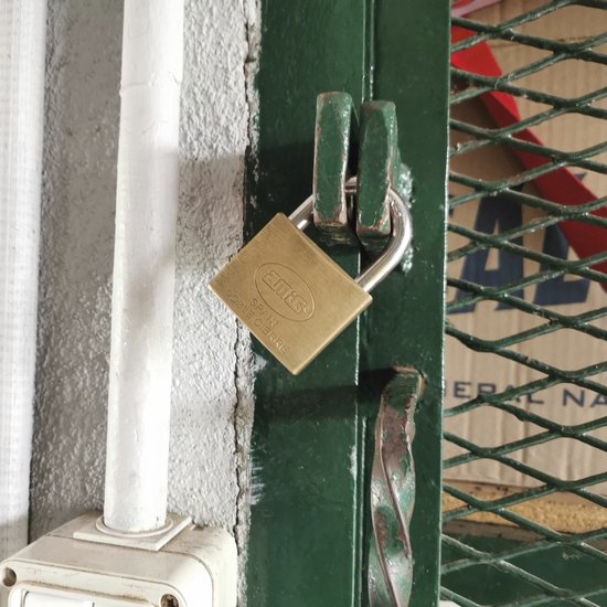 Slot Met Sleutels De Gouden Sleutel, Het Toegangshangslot En De Vlakke Vectorreeks Image135425937