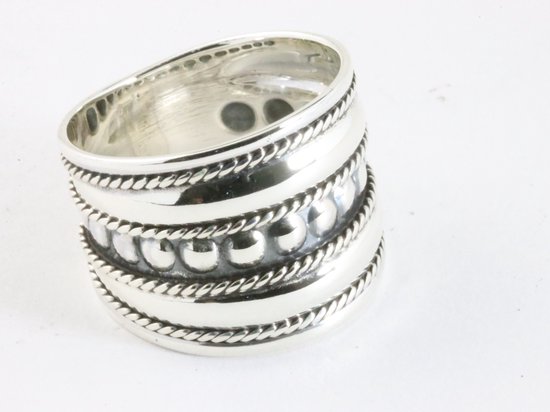Brede zilveren ring met kabelpatronen en cirkels