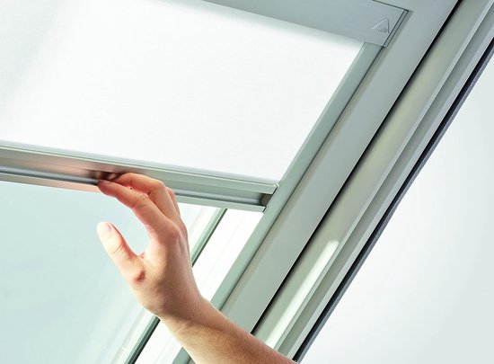 Origineel Roto Verduisterend Rolgordijn ZRV - Bijna Volledige Verduistering - Geleiderail Zilver - Voor Dakraam Serie Designo R6/R8, i8 en Classic 64/84 - Maat 054/118 | 05/11 - Kleur Stof Lichtgrijs