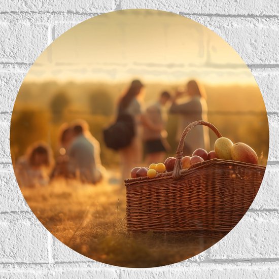 Muursticker Cirkel - Picknick - Mand - Eten - Fruit - Mensen - Veldje - 40x40 cm Foto op Muursticker