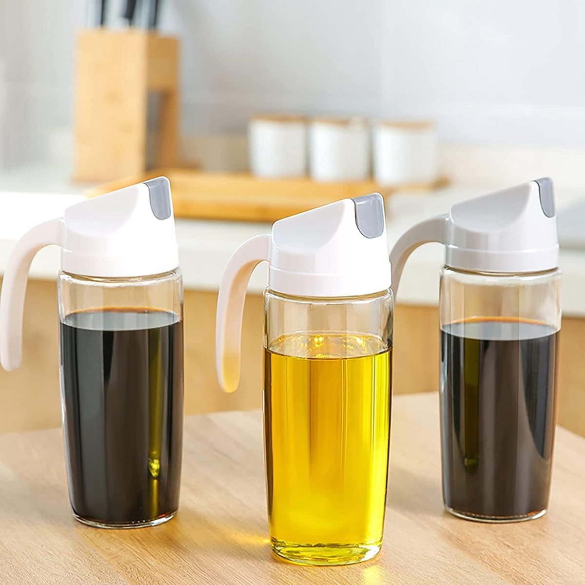 Set van 2 auto-flip olieflessen van 600 ml, azijnoliefles met automatische dop en stop, olijfoliefles glazen oliedispenser voor olie, azijn, BBQ, wit en grijs