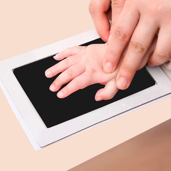 Baby Voetafdruk en Baby Handafdruk Inkt - Babyverzorging Niet-giftige babyhandafdruk Footprint Imprint Kit - babysouvenirs Pasgeboren Footprint - Baby handafdruk - Baby voetafdruk - Kraamcadeau -Babyshower Cadeau - Inktafdruk van Merkloos — afbeelding 2