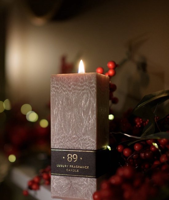 Luxe Geurkaars Aromatic 89 - Zwarte druiven - Geurkaars - Cadeau voor in Huis - Scented Candle - Decoratie - Black grapes - 390 gram - Kerstgeschenk