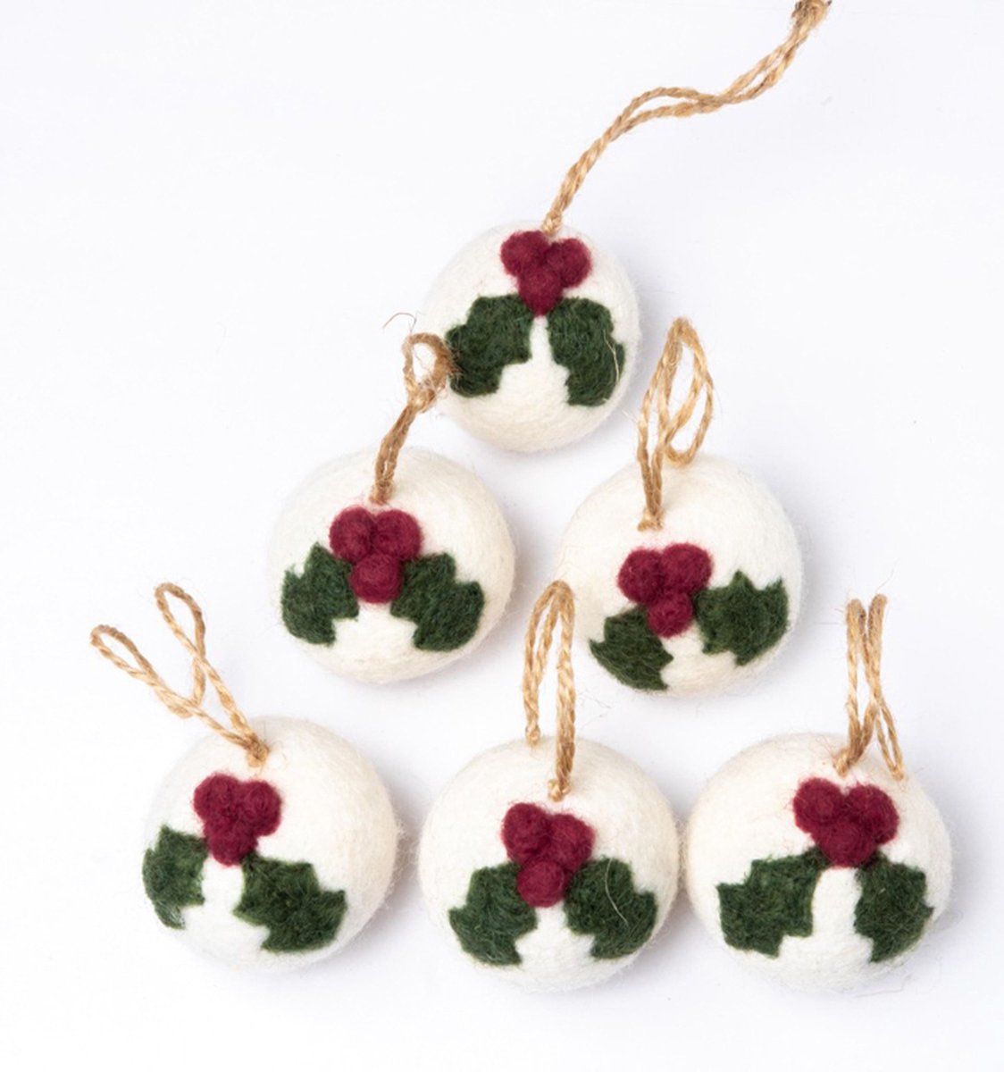 Set van 6 vilten kerstballen - Hulst Holly Berry design - 5cm - Fairtrade en handgemaakt - Sjaal met Verhaal logo.