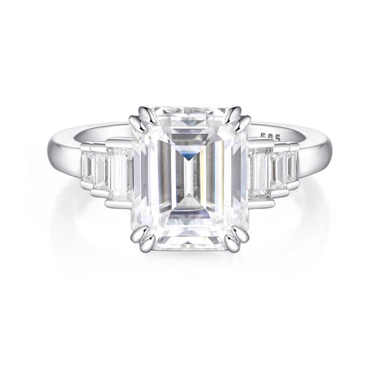 Rectanglo - Platinum Smaragd Geslepen Moissanite Ring met Baguette Accenten - 0.6 karaat