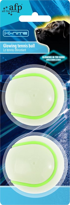 Twee lichtgevende tennisballen in verpakking met een afbeelding van een zwarte hond en de tekst 'K-NITE Glowing tennis ball'.