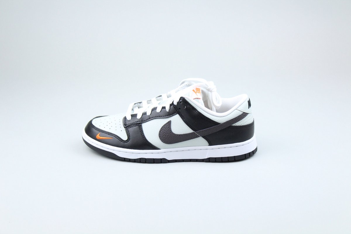 black and orange nike dunks