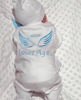SZN Designs - Kraamcadeau jongen - Pyjama set met deken - Engelen vleugel - Blauw - Geborduurd met naam