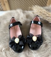 meisjesschoenen-luxe feestschoenen-leren kinderschoenen- zwarte ballerina-vintage stijl-schoenen met enkelband-klittenbandsluiting-sierstrik van tule-parelsteen-bruidsmeisjes-bruiloft-feest-verjaardag-fotoshoot- maat 26