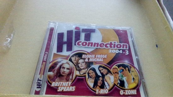Cd-hoes met Britney Spears, T-Rio, O-Zone, Elodie Frége & Michal. Titel: Hit Connection 2004.3.