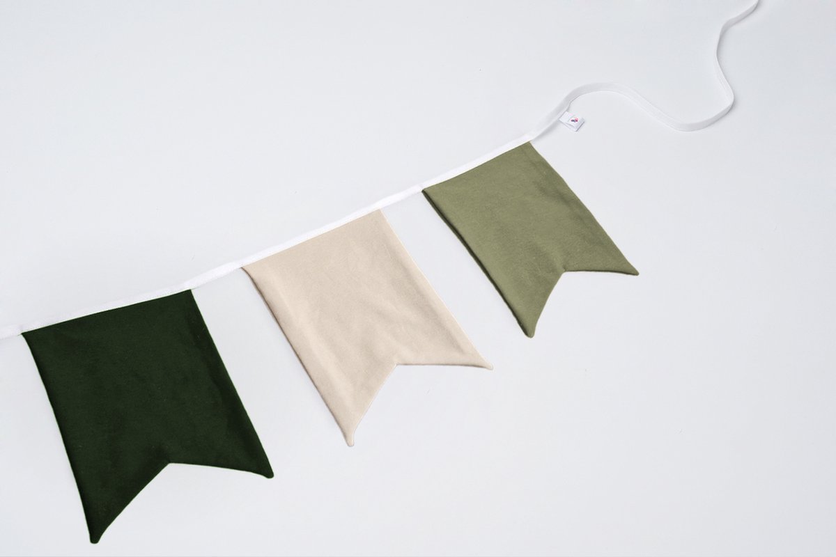 Vlaggenlijn van stof | Wandering the forest - 3 meter / 12 vlaggetjes - Donker groene, Licht groene, Beige (pastel kleur) vaandel vlaggetjes - Verjaardag slinger / Babykamer decoratie - Stoffen slingers handgemaakt & duurzaam