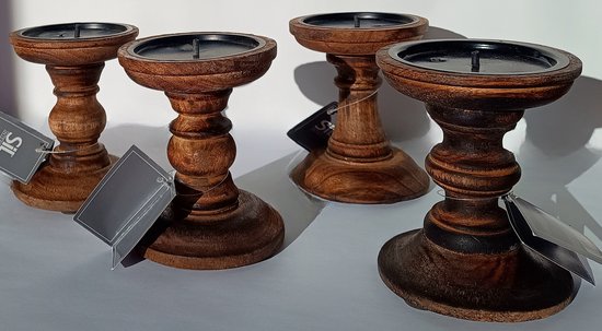 Set van vier natuurlijke houten kandelaars