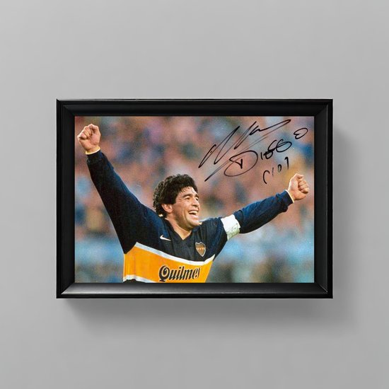 Diego Maradona Ingelijste Handtekening – 15 x 10cm In Klassiek Zwart Frame – Gedrukte handtekening – Boca Juniors - FC Barcelona - Napoli - Football Legend - Voetbal