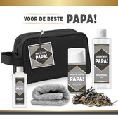 Geschenkset ''Voor De Beste Papa" - 5 Producten | Giftset Voor Hem - 700 Gram - Toilettas - Vaderdag - Vader - Cadeau Man - Verjaardag - Kerst - Kerstpakket - Bodylotion - Srubzout - Douchegel - Zwart - Goud - Grijs