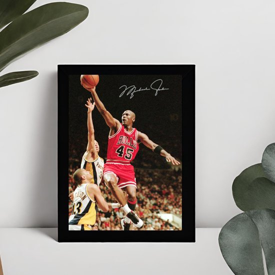 Michael Jordan Ingelijste Handtekening – 15 x 10cm In Klassiek Zwart Frame – Gedrukte handtekening – Chicago Bulls - NBA - MJ23