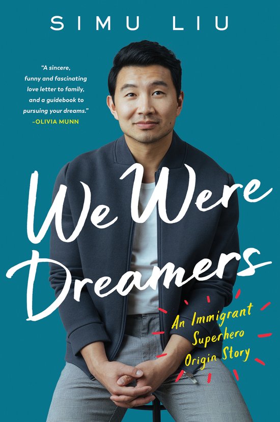 De omslag van 'We Were Dreamers' door Simu Liu. Hij draagt een donkergrijs jack over een wit T-shirt en een geruite broek. Olivia Munn geeft een quote.