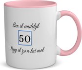 Akyol - ben ik eindelijk 50 krijg ik zo'n kut mok koffiemok - theemok - roze - Hoera 50 jaar - mama papa - verjaardag 50 jaar - cadeautje - geschenk - 350 ML inhoud