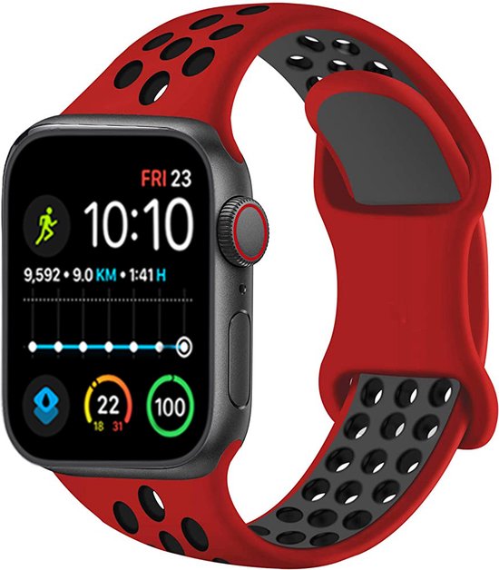 Zwarte smartwatch met een helderrode band met zwarte perforaties. Het scherm toont de tijd, stappen en hartslag.