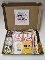 Film Pret Pakket - You are the Best met filmcadeaubon, mystery card met persoonlijke (video)boodschap en vele film-feestartikelen | Verjaardag | Jubileum | Zomaar