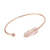 Marama - armband Feather Rosè Goud - bangle - veertje - RVS - licht buigbaar - damesarmband - nikkelvrij