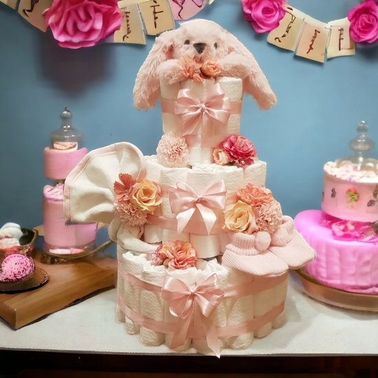 Foto: Luiertaart roze met konijn kraam cadeau voor meisje babyshower cadeau