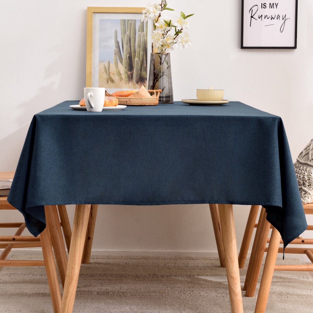 LUTCHOS Tafelkleed - Tafelzeil - Luxe Tafellaken - Waterafstotend - Uitwasbaar - Polyester - Donker Blauw - 140x180 cm - Kerst