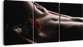 Artaza Canvas Schilderij Drieluik Naakte Vrouwenlichaam met een Rode Roos - Erotiek - 180x80 - Groot - Foto Op Canvas - Canvas Print