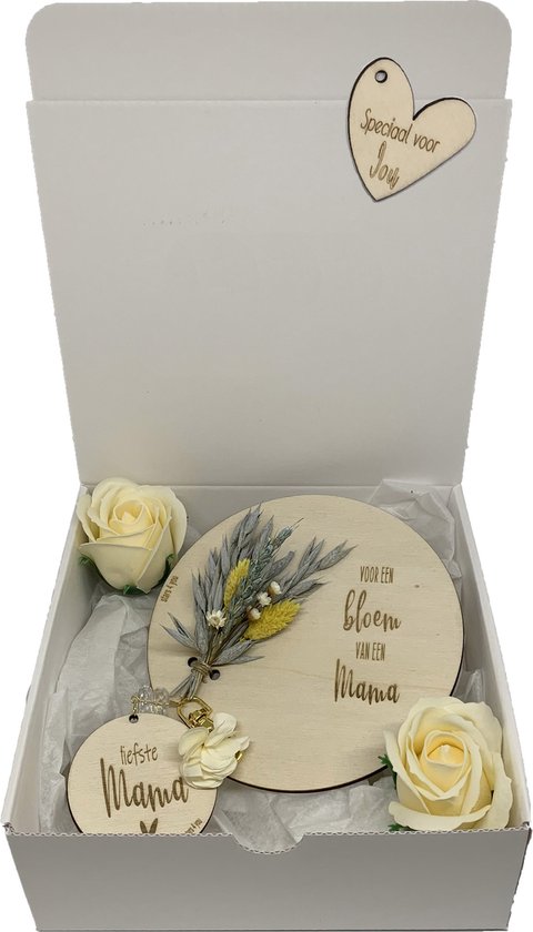 Geschenkbox MAMA | beige | bloem | droogbloemen | sleutelhanger | mama | liefste mama | Moederdag | de liefste ben jij | cadeau | geschenkbox