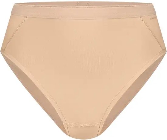 Nude slip van Ten Cate met hoge taille en hoge beenuitsnijding. Elastische band met subtiele textuur.