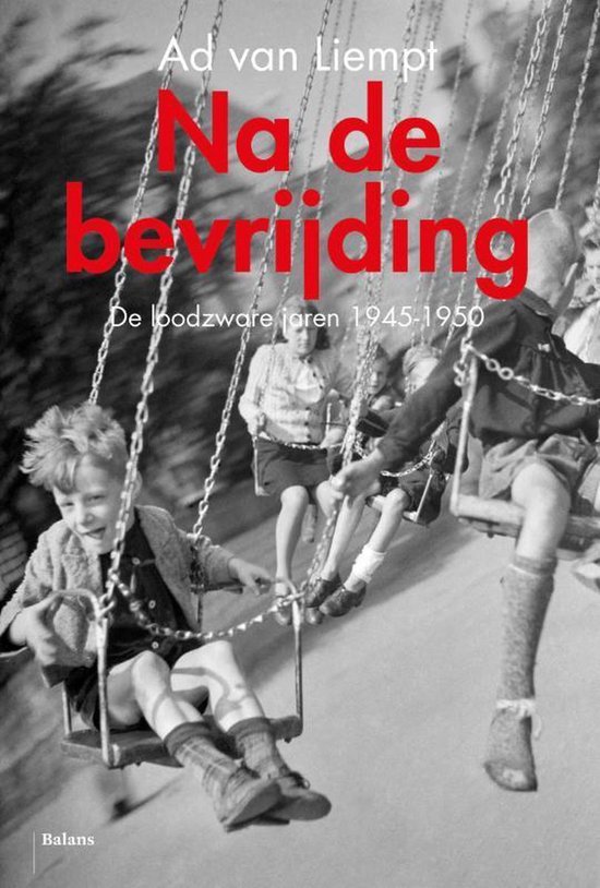 Boek 'Na de bevrijding' met kinderen op een schommel. Ad van Liempt. Balans.