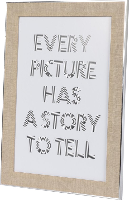 Lichtbeige fotolijst met zilverkleurige rand en de tekst "EVERY PICTURE HAS A STORY TO TELL".