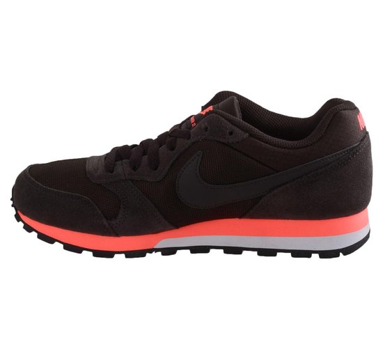 Nike MD Runner 2 Sneakers - Maat 38 - Vrouwen - bruin/roze | bol.com