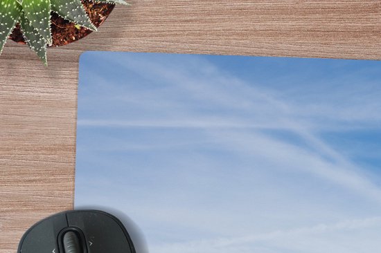Muismat XXL 120x60 cm - Bureau onderlegger - Bureau mat Zwitserse Vlag bij Matterhorn in Zwitserland - Bureaumat - Gaming mousepad xl - Bureaulegger groot - Computer deskmat
