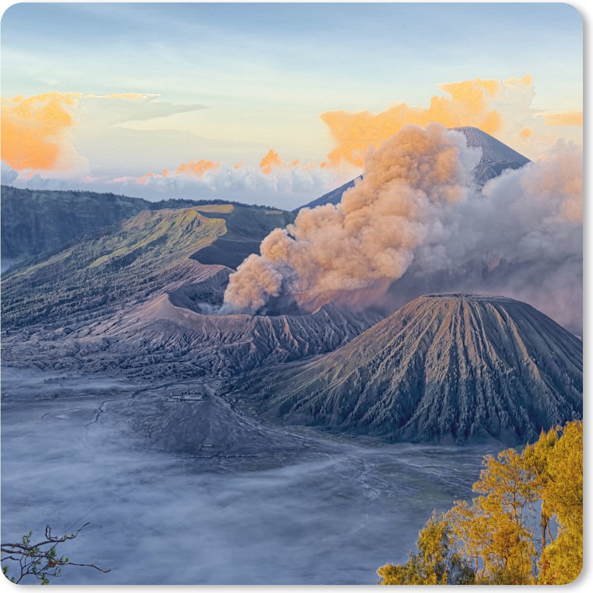 Muismat XXL 40x40 cm - Bureau onderlegger - Bureau mat Mist in Indonesië - Bureaumat - Gaming mousepad xl - Bureaulegger groot - Computer deskmat