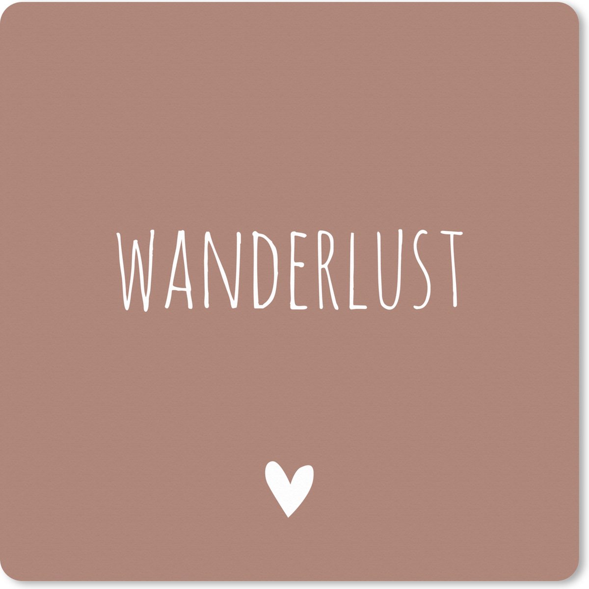 Muismat XXL 40x40 cm - Bureau onderlegger - Bureau mat Engelse quote "Wanderlust" met een hartje tegen een bruine achtergrond - Bureaumat - Gaming mousepad xl - Bureaulegger groot - Computer deskmat