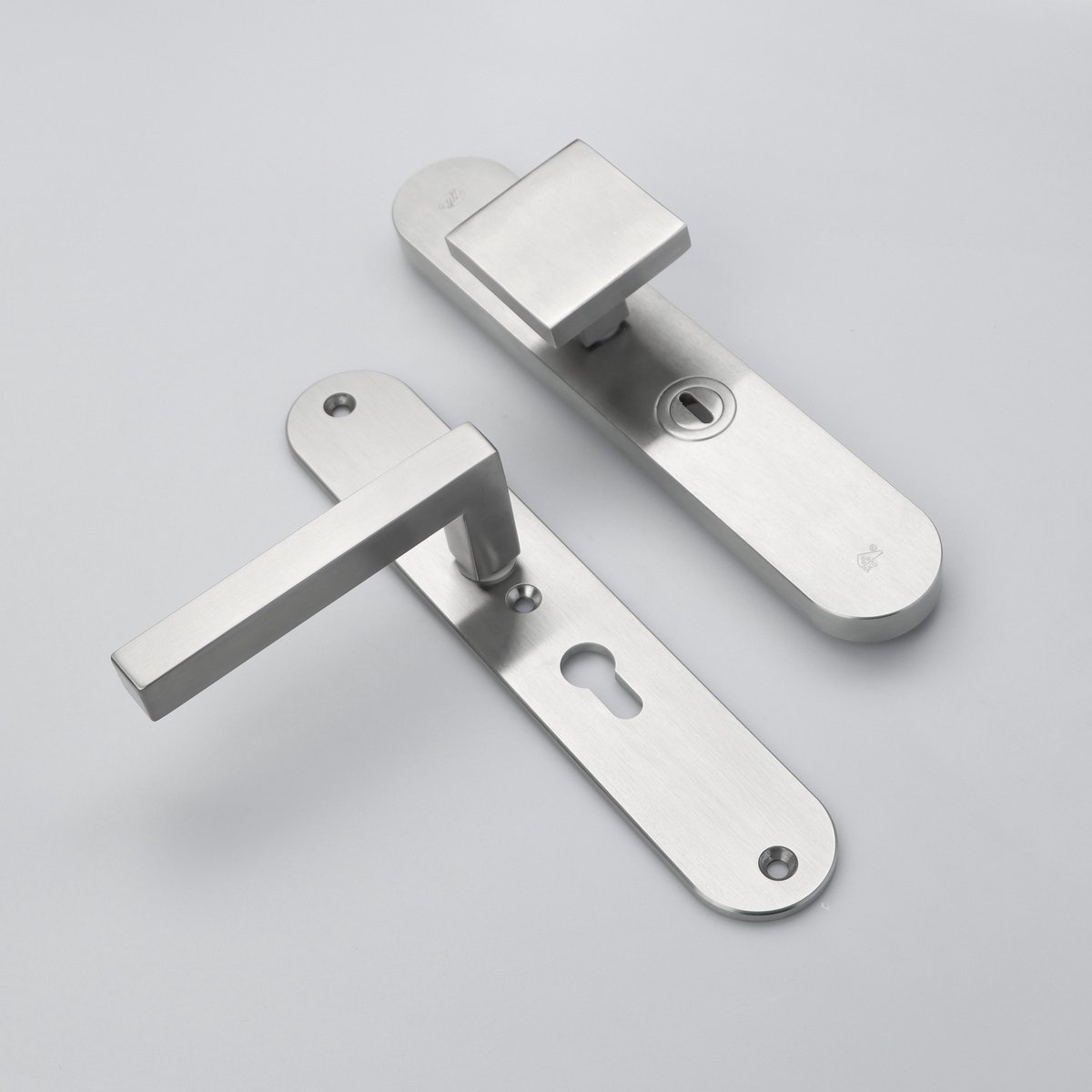 MASSIEF RVS Tzunali Deurbeslag. Model MINHO SKG*** BREED T=15/5 VKTB (kerntrek) PC55 BUITEN KNOP ALMADA; BINNEN KRUK PAVIA