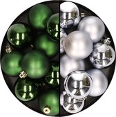 24x stuks kunststof kerstballen mix van zilver en donkergroen 6 cm - Kerstversiering